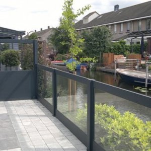 Aluminium schutting met helder veiligheidsglas  - 