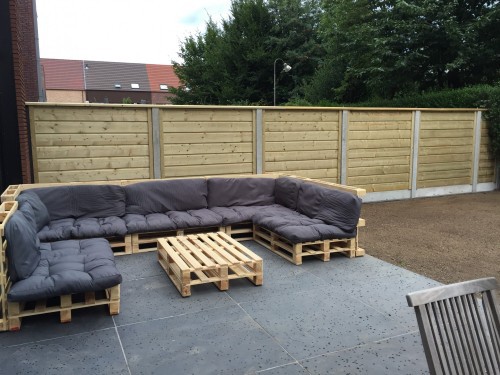 Geluidswerende en opnemende schuttingen mooie beton Hout combinaties vanaf € 382,- per m1. - 